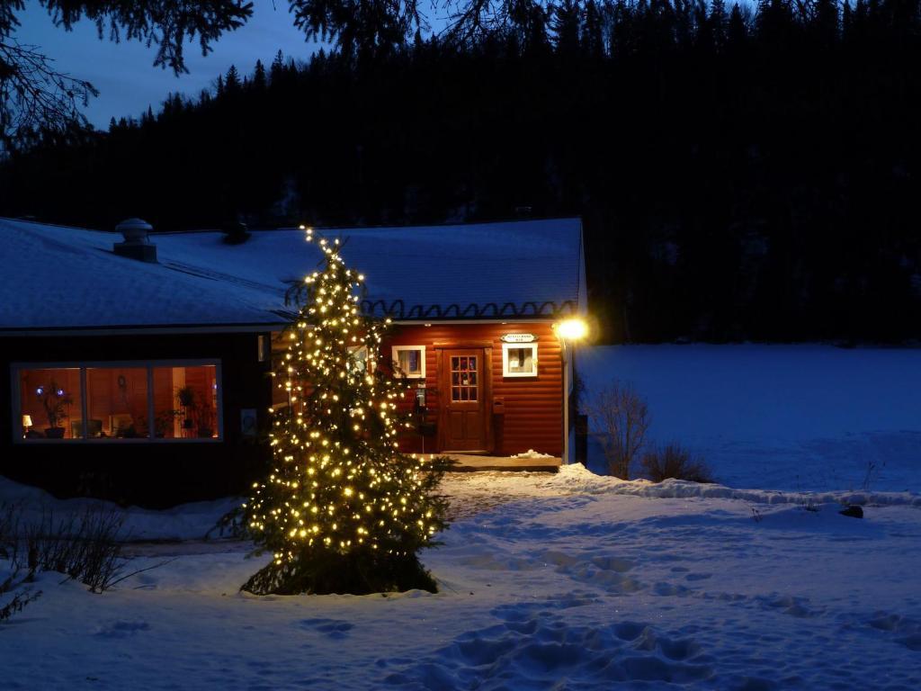 Kan-A-Mouche Pourvoirie Auberge Et Chalets Saint-Michel des Saints Exterior photo