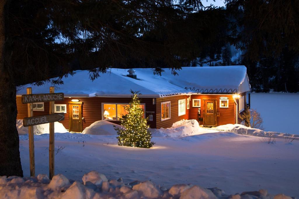 Kan-A-Mouche Pourvoirie Auberge Et Chalets Saint-Michel des Saints Exterior photo