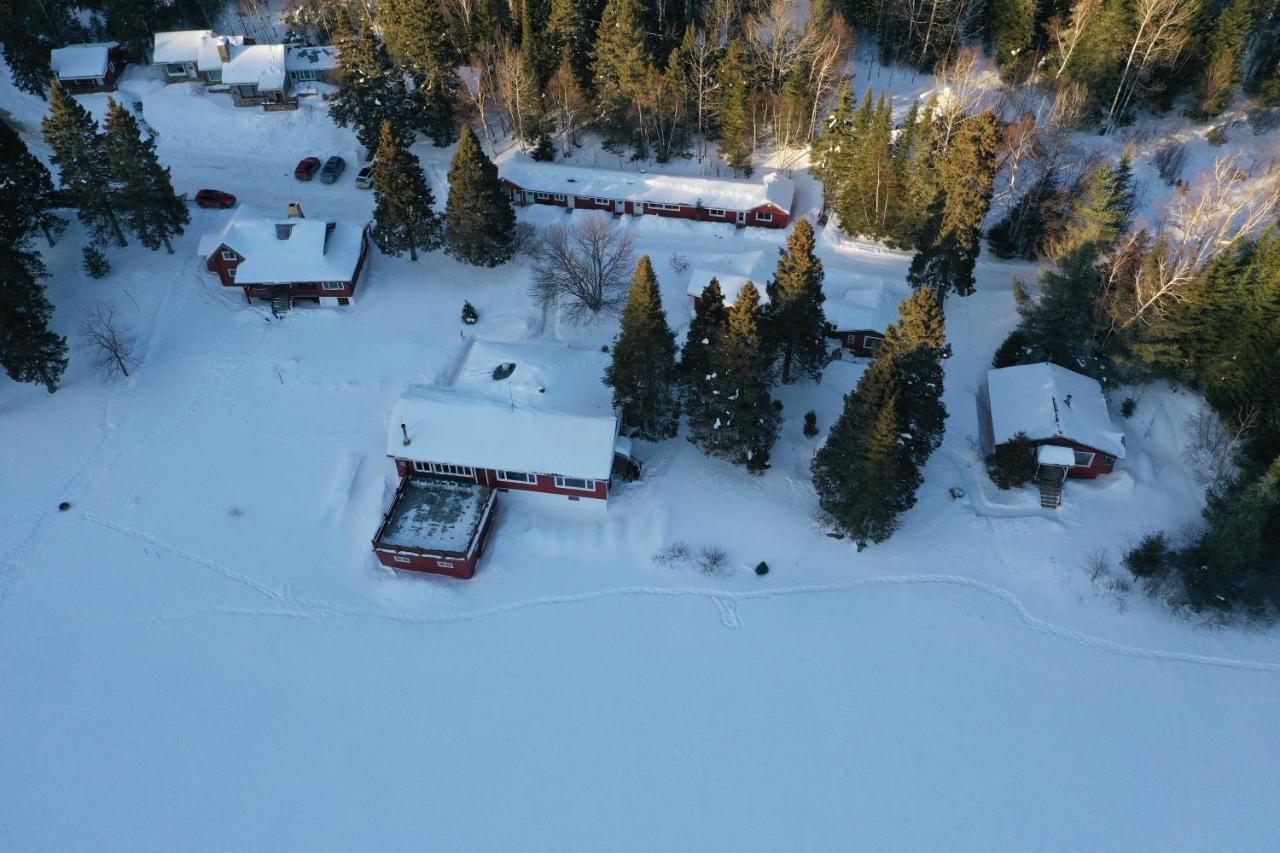 Kan-A-Mouche Pourvoirie Auberge Et Chalets Saint-Michel des Saints Exterior photo