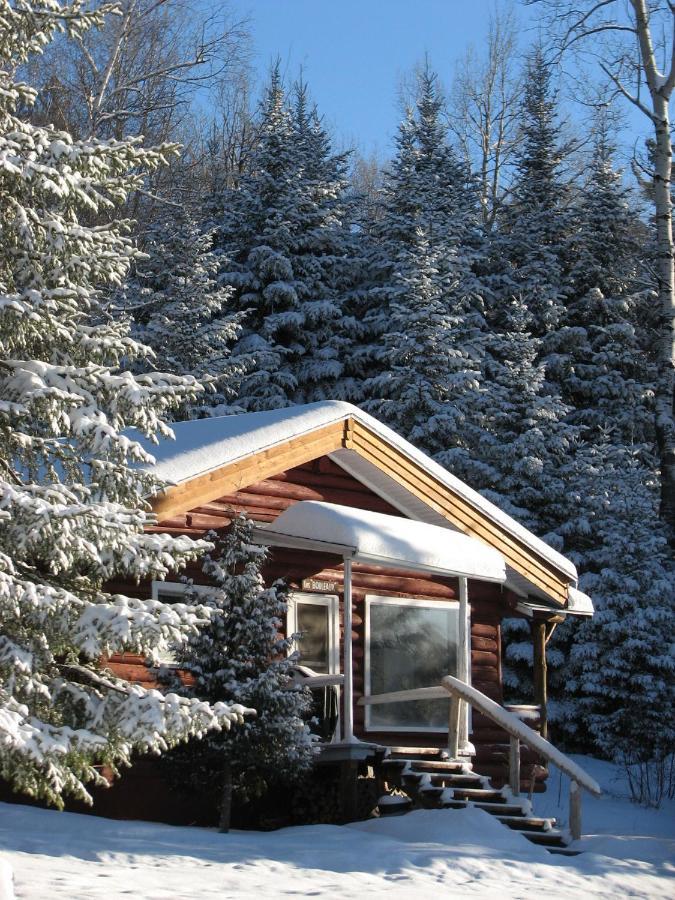 Kan-A-Mouche Pourvoirie Auberge Et Chalets Saint-Michel des Saints Exterior photo